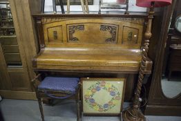 ALTMANN, UPRIGHT PIANOFORTE IN CARVED WALNUTWOOD CASE (EARLY TWENTIETH CENTURY)