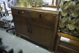 AN OAK SIDEBOARD WITH TWO DRAWERS OVER A CUPBOARD WITH TWO DOORS