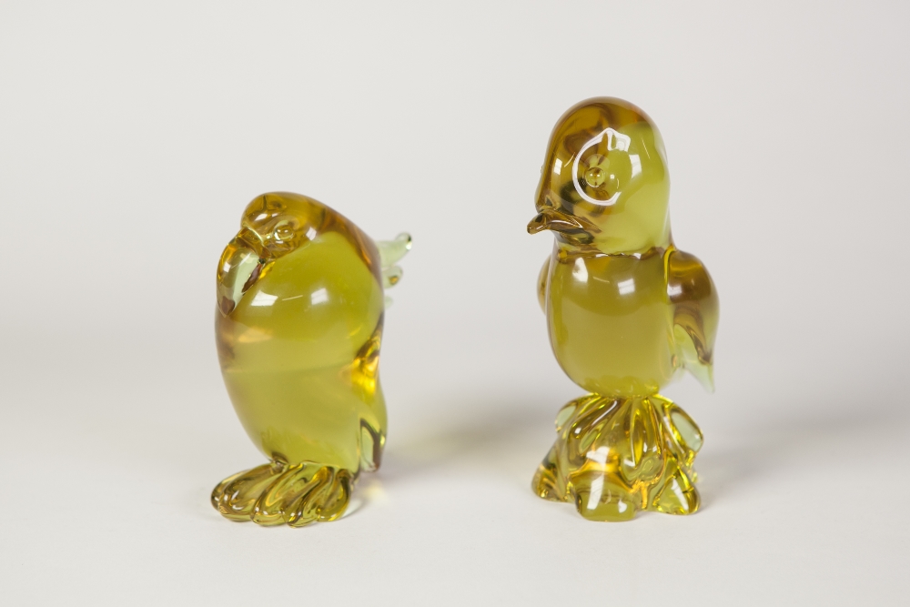 TWO ARCHIMEDE SEGUSO MURANO GREEN GLASS MODELS OF BIRDS, one modelled as a chick, 6" (15.2cm)