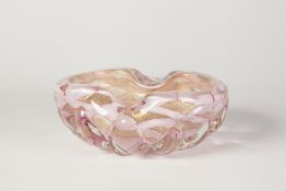 BAROVIER AND TOSO PINK GRAFFITO GLASS BOWL, of oval bulbous lobated form, 3" (7.6cm) high, 8" x 6