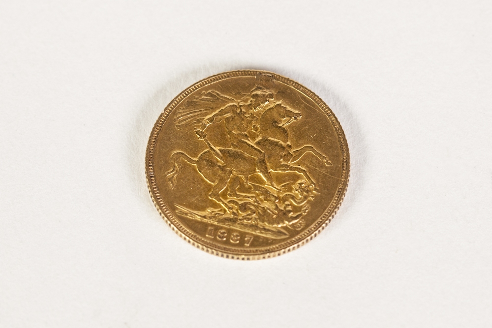 A QUEEN VICTORIA (1887) JUBILEE HEAD GOLD SOVEREIGN - Image 2 of 2