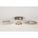 AN EARLY TWENTIETH CENTURY SILVER PEDESTAL BON BON DISH, with pie-crust border, on circular stem