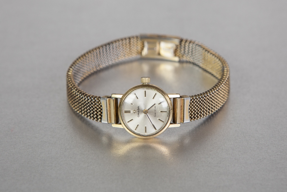 OMEGA LADY'S GOLD PLATED PRESENTATION WRISTWATCH with mechanical movement, silvered circular dial