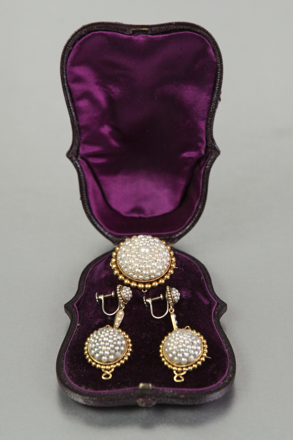 VICTORIAN DEMI-PARURE OF A PAIR OF EARRINGS, A PAIR OF BROOCHES AND A DOMED CIRCULAR BROOCH/ - Image 2 of 2