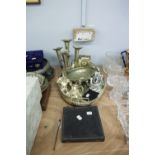 AN ELECTROPLATE OVAL TWO HANDLED GALLERY TRAY, AN ELECTROPLATE CREAM JUG AND SUGAR BASIN ON TRAY,