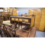 A FIGURED WALNUTWOOD DWARF SOFA TABLE WITH FALL ENDS AND TWO DRAWERS