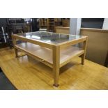A CHERRY WOOD COFFEE TABLE WITH GLASS TOP AND A SLIDE OUT DISPLAY BELOW, 16" HIGH, 39 1/4" LONG,