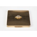 STRATTON LADIES GILT METAL SQUARE POWDER COMPACT, engine turned and with lozenge shaped setting to