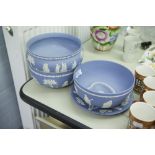 THREE WEDGWOOD JASPERWARE BOWLS, WALL PLATE AND AN ASHTRAY (5)