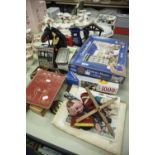 MIXED LOT OF MINOR COLLECTABLES TO INCLUDE; CHESS SET AND BOARD, JIG SAWS, ROLLS RAZOR ETC.....