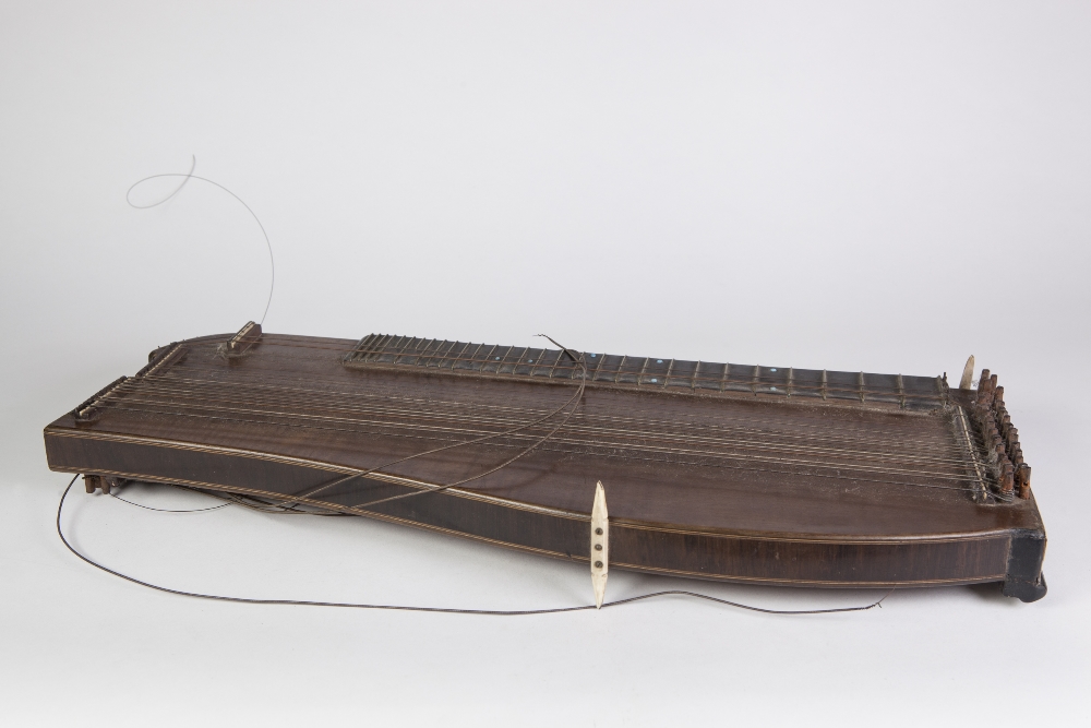 GOOD QUALITY LATE NINETEENTH CENTURY ROSEWOOD ZITHER - Image 2 of 2