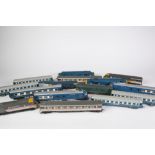 UNBOXED TRIAN AND HORNBY '00' GAUGE MODEL RAIL TO INCLUDE INTERCITY 43051 LOCOMOTIVE AND TWO