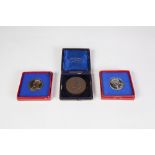 A CASED QUEEN VICTORIA ROYAL JUBILEE EXHIBITION, MANCHESTER 1887 COMMEMORATIVE BRONZE MEDAL, ALSO