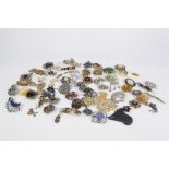 COSTUME BROOCHES APPROXIMATELY SEVENTY (70)
