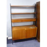 1970S TEAK SIDE UNIT WITH AN UPPER SECTION OF THREE GRADUATED OPEN SHELVES, THE LOWER SHELF WITH