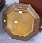A MIRROR WITH BEVELLED EDGE OCTAGONAL PLATE, 14 ½", IN OAK CANTED FRAME WITH GREEK KEY MOTIF MOULD