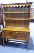 A REPRODUCTION OAK WELSH DRESSER, THE SUPERSTRUCTURE PLATE RACK HAVING ARCADED CANOPY AND BOARDED