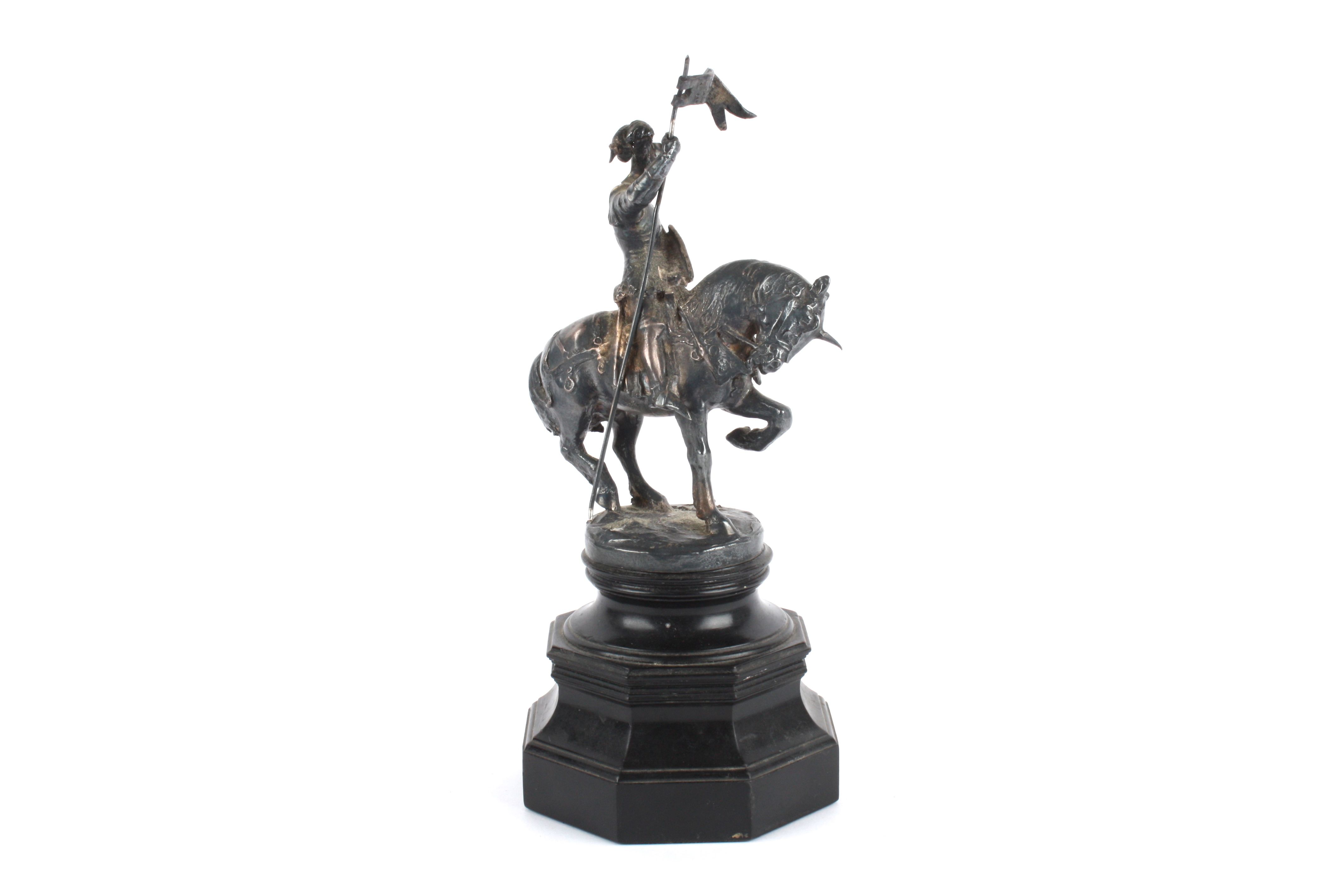 An Edwardian silver Knight on horseback figurine, London 1919 modelled as a knight on horseback - Image 3 of 4