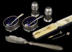 A pair of Edwardian silver pierced peppers, Birmingham 1911 with inserted blue glass liners,