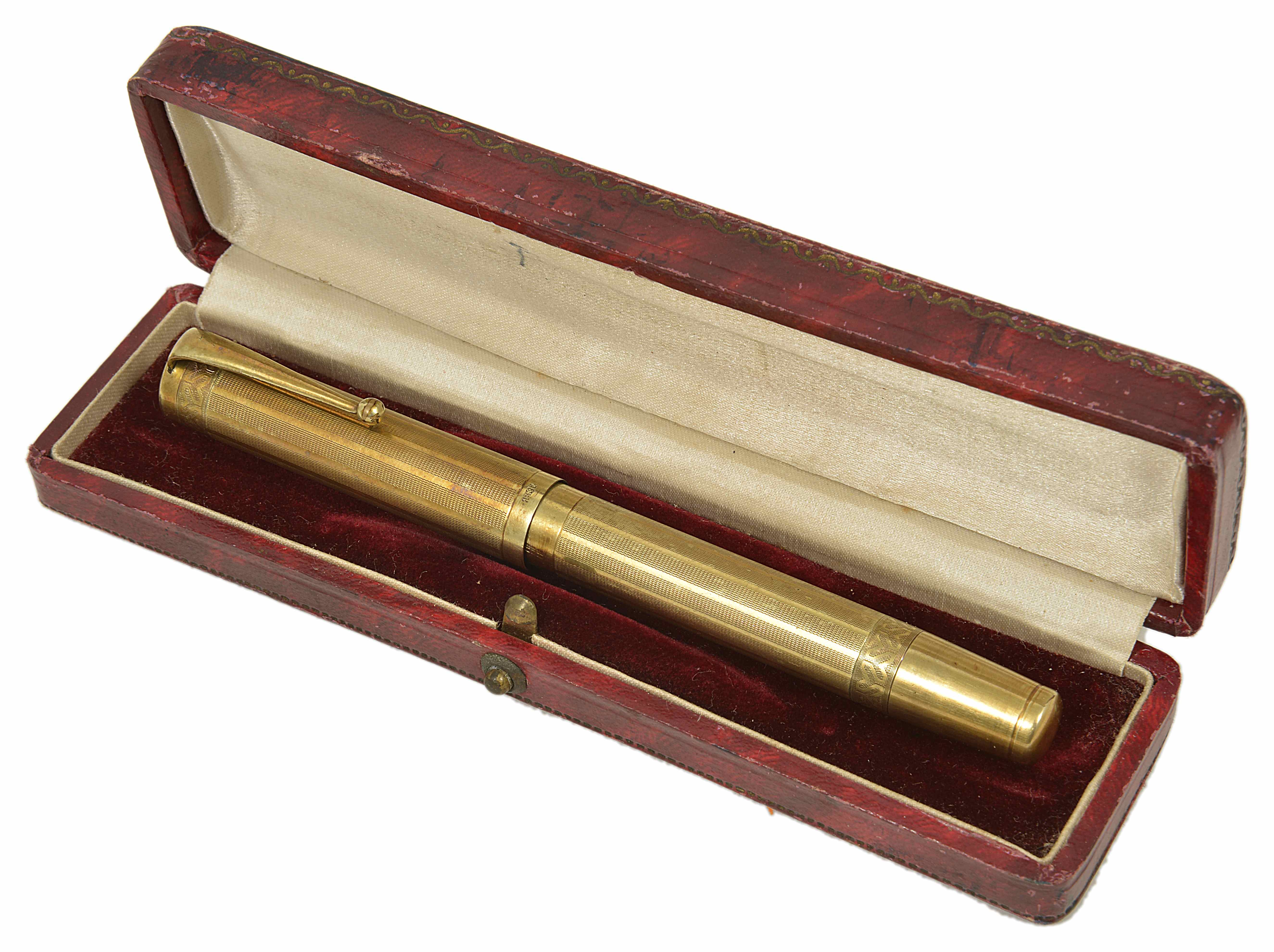 An early 20th century Olo 18kr cased fountain pen, with engine turned decoration to body, level