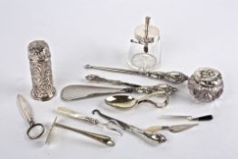 An Edwardian silver caster, Birmingham 1901, of cylindrical form with embossed foliate decoration,