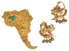 An unusual Continental gold map of South America brooch and earrings the brooch marked 18k to