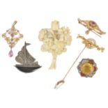 Various mainly Edwardian gold and silver jewellery to include a delicate 15ct gold floral bar brooch