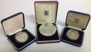 A collection of Falkland Islands Coinagecomprising two Falkland Islands Queen Elizabeth II œ25