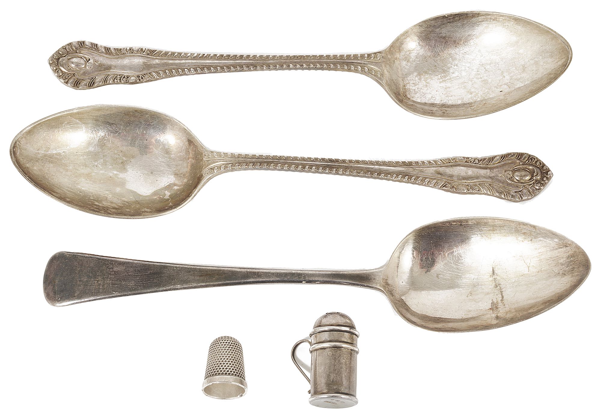 Three silver serving spoons, silver thimble and miniature silver siftera George IV silver serving