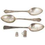 Three silver serving spoons, silver thimble and miniature silver siftera George IV silver serving