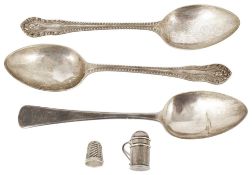 Three silver serving spoons, silver thimble and miniature silver siftera George IV silver serving