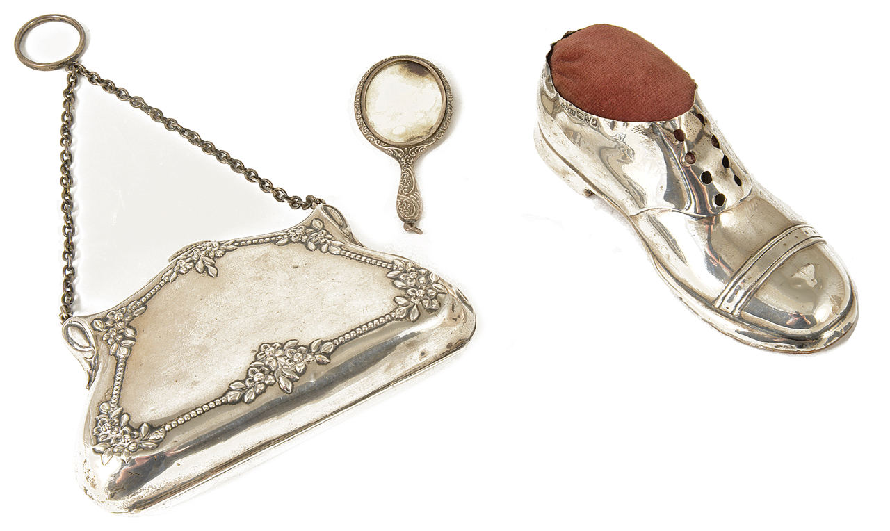 An Edwardian silver evening purse, hallmarked Chester 1908