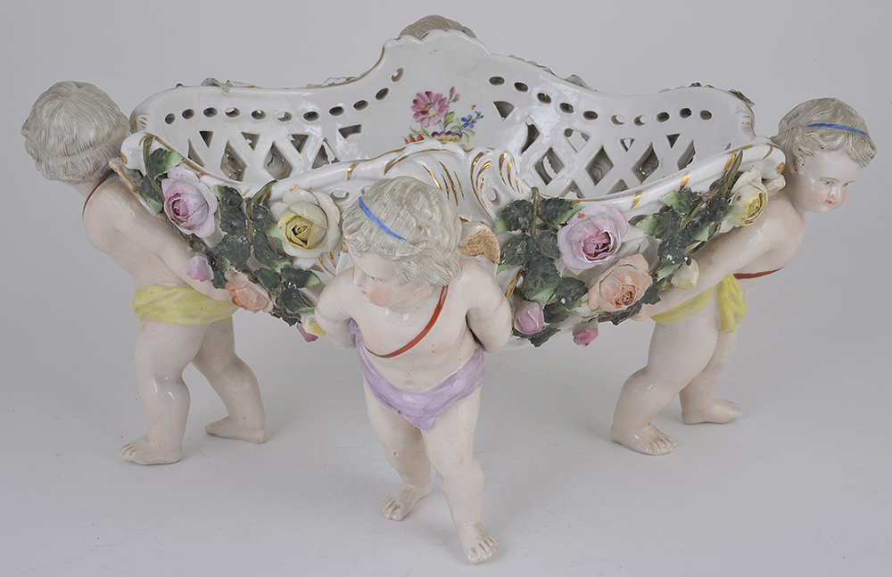 A Sitzendorf porcelain cherub basket, early 20th century - Image 3 of 4