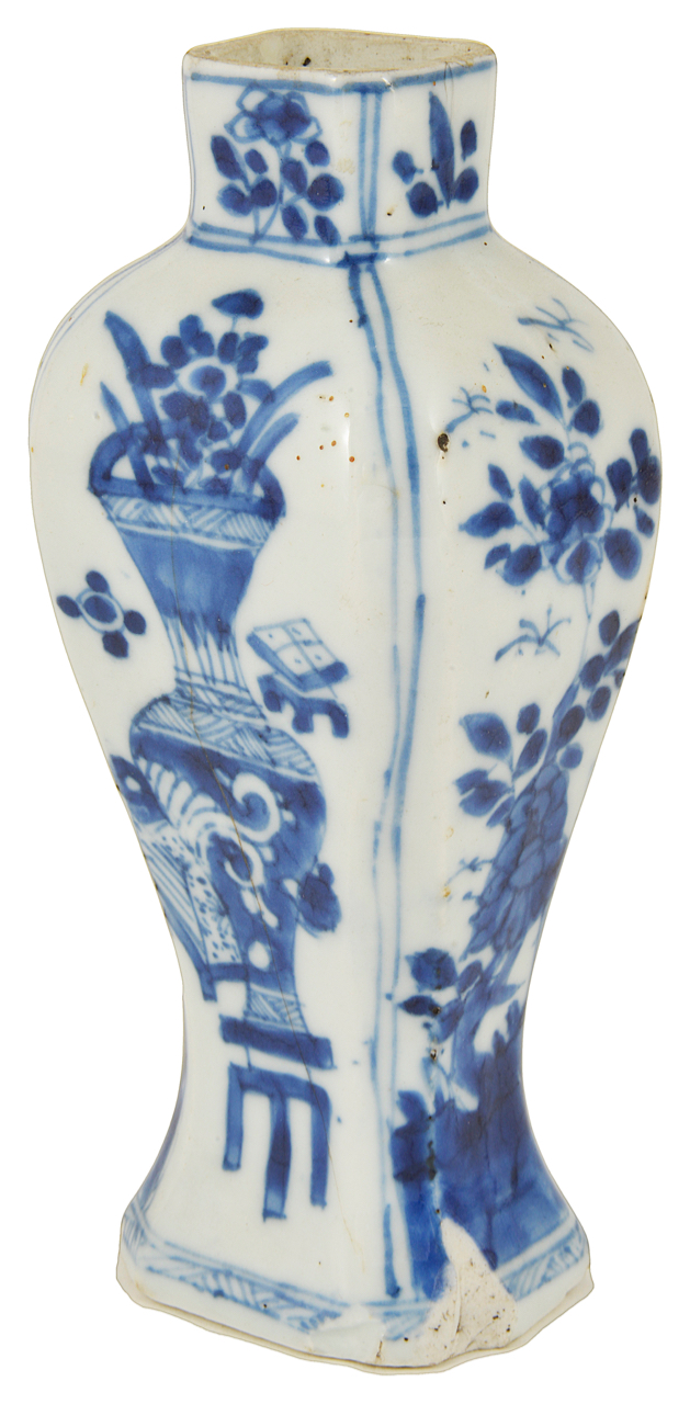 A small Chinese Kangxi blue and white porcelain vase,