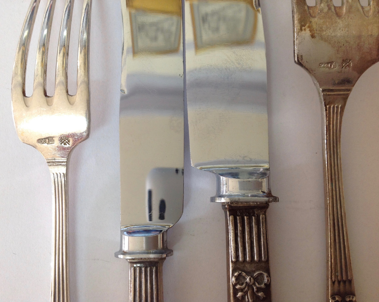 A suite of German silver flatware, early 20th centurynine table forks and nine table knives; nine - Image 5 of 6