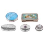 A collection of five Contemporary silver snuff boxes, 20th centurytwo small oval examples one with