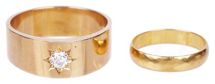 A gentleman's Victorian style 18ct gold, single stone diamond set ring,the star set diamond