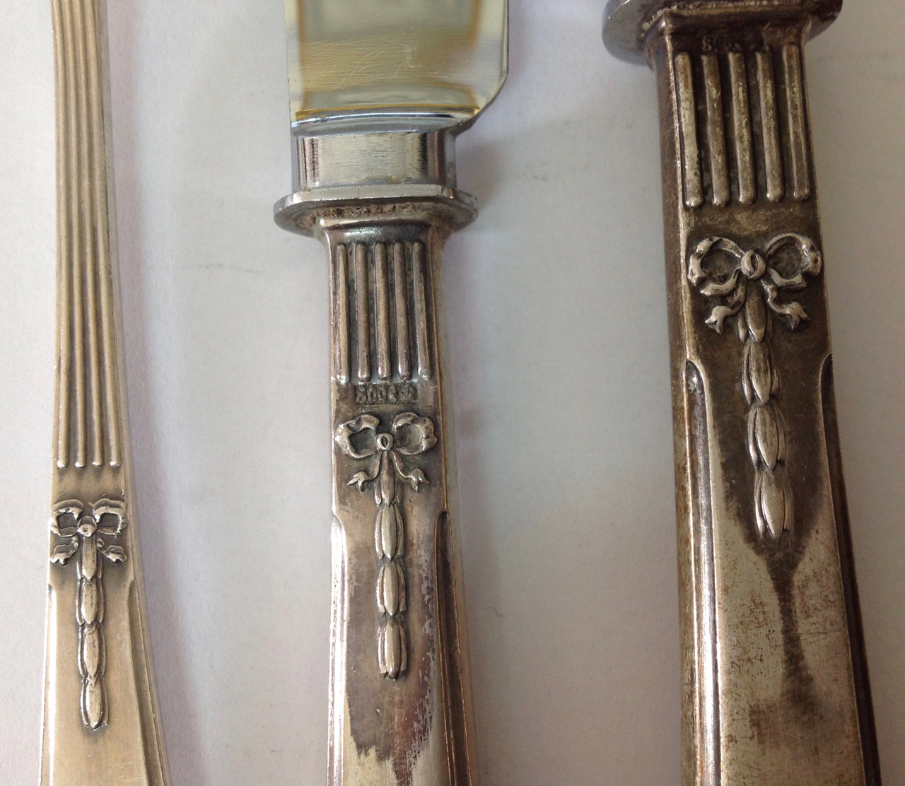 A suite of German silver flatware, early 20th centurynine table forks and nine table knives; nine - Image 4 of 6