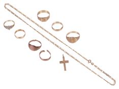 A small collection of gold jewellery including wedding rings comprising 9ct gold chain, engraved