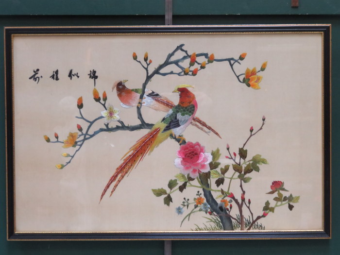 EMBROIDERED ORIENTAL PICTURE DEPICTING BIRDS OF PARADISE,