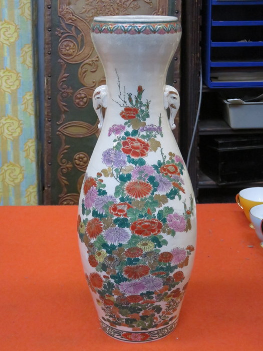 ORIENTAL STYLE FLORAL DECORATED CERAMIC VASE