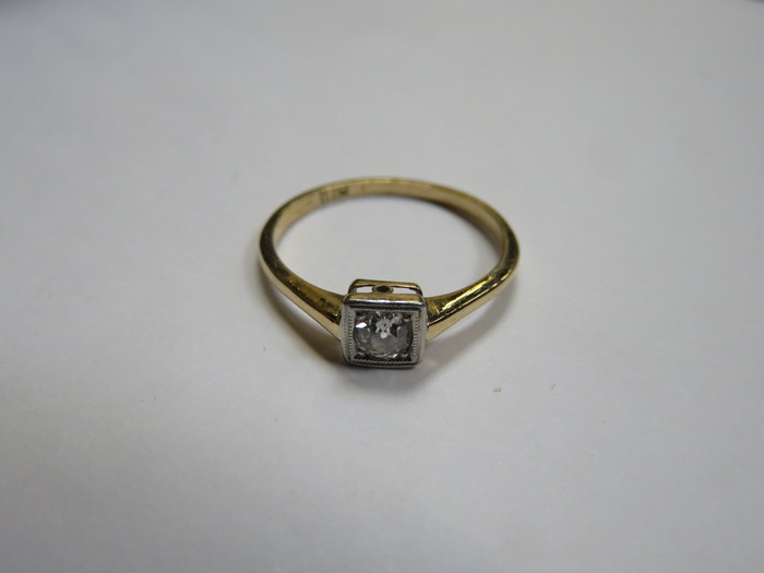 18ct GOLD SINGLE STONE DIAMOND RING