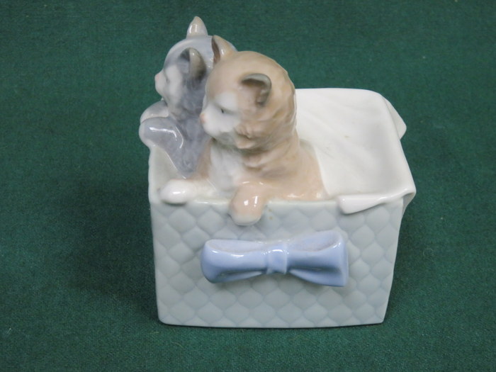 NAO GLAZED CERAMIC FIGURE GROUP OF TWO KITTENS,