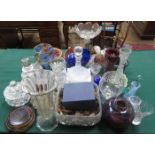 MIXED LOT OF VARIOUS COLOURED AND OTHER GLASSWARE