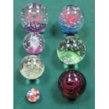 PARCEL OF VARIOUS DECORATIVE GLASS PAPERWEIGHTS