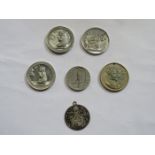 FOUR VARIOUS SILVER COLOURED COMMEMORATIVE COINS PLUS PENDANT