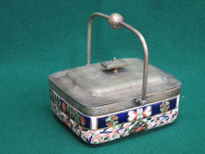 EARLY DERBY PORCELAIN HANDPAINTED AND GILDED BUTTER DISH WITH PLATED LID AND SWING OVER HANDLE