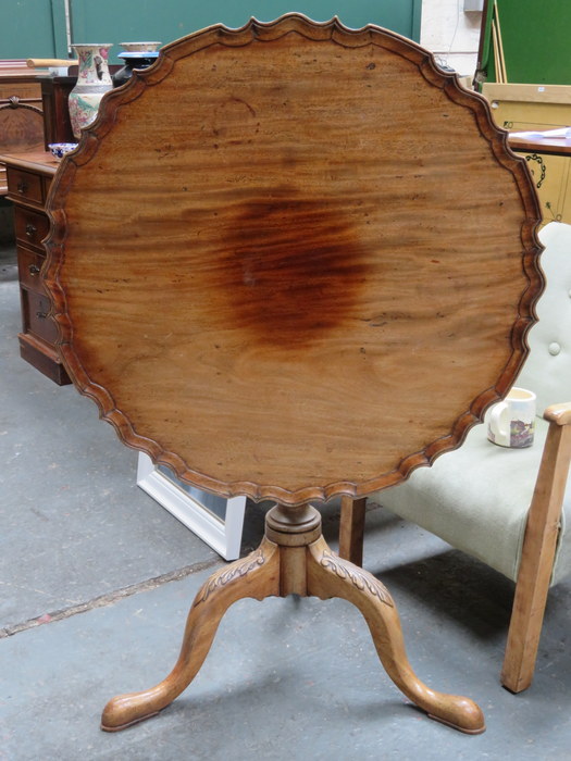 MAHOGANY TILT TOP TABLE ON CARVED TRIPOD SUPPORTS