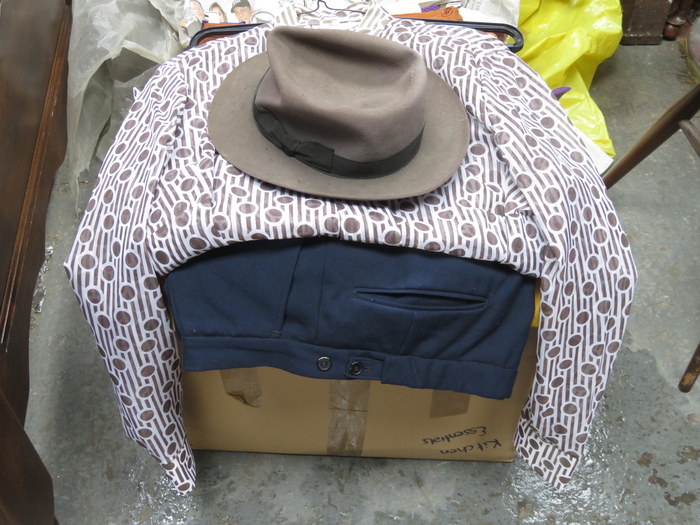 BOX CONTAINING VARIOUS VINTAGE CLOTHING