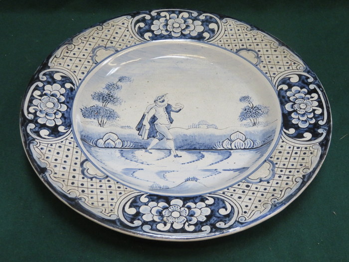 19th CENTURY DELFT STYLE CIRCULAR CHARGER,